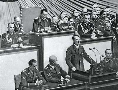 Hitler_im_Reichstag.jpg
